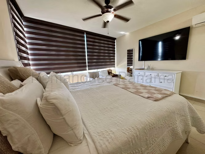 Se Vende Apartamento en Costa del Este LA26-7326