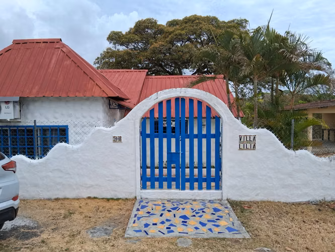 Casa en Costa Esmeralda con amplio terreno y terrazas