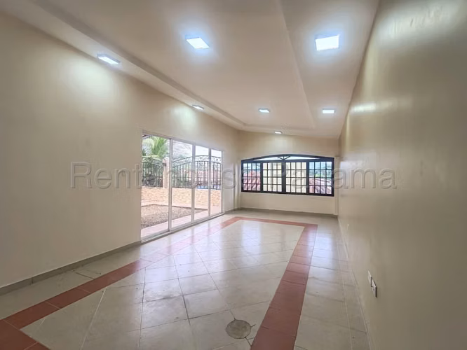 Venta de Casa en Brisas del Golf Mts2: 262 PD
