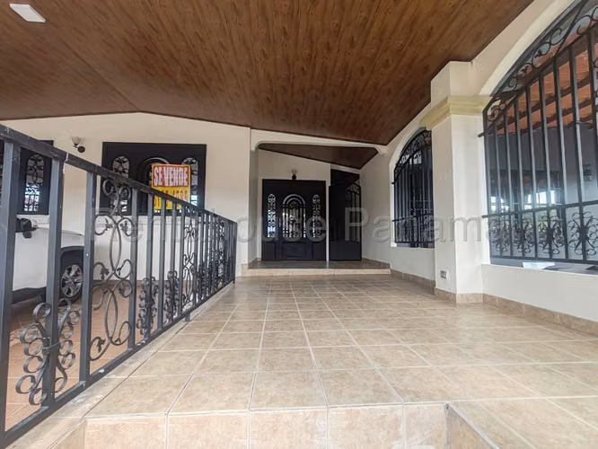 Venta de Casa en Brisas del Golf Mts2: 262 PD