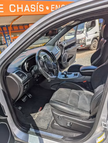 SE VENDE JEEP GRAND CHEROKEE  SRT8 2014