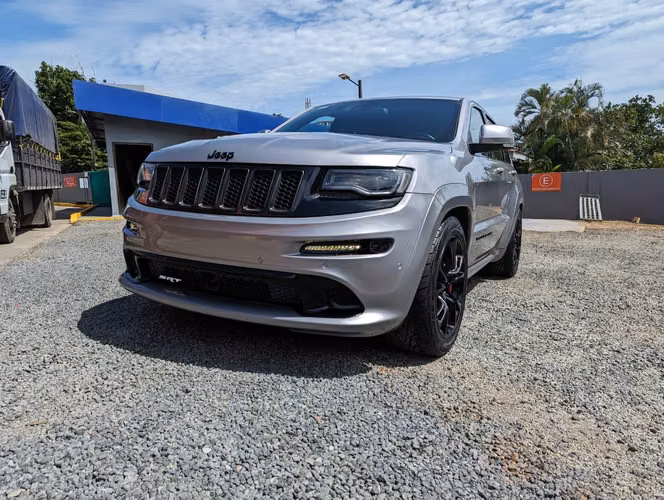 SE VENDE JEEP GRAND CHEROKEE  SRT8 2014