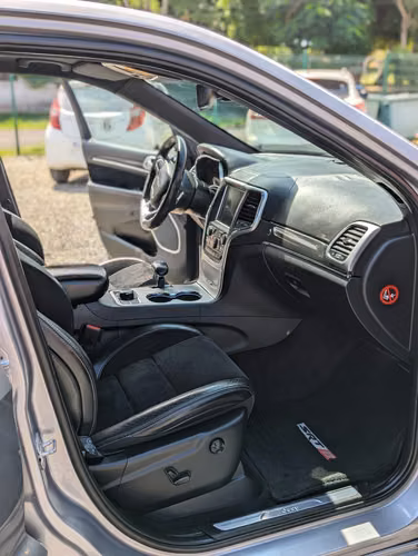 SE VENDE JEEP GRAND CHEROKEE  SRT8 2014