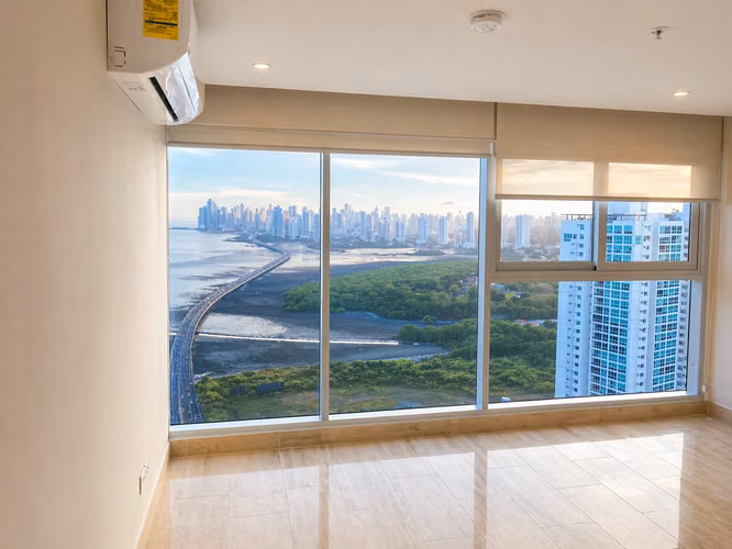 PH The Regent Country Club | Piso alto + vista al mar | 96 m² | $2,300