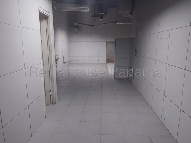 26-3267RGG Local 352 m² a nivel de calle Av Principal Costa del Este. Farmacia, Restaurant. - Imagen 3