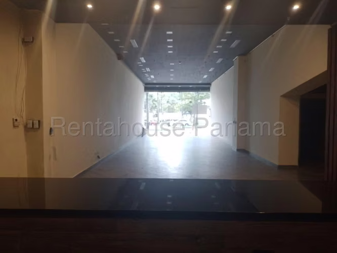 Local 352 m ² at street level Av Principal East Coast. Pharmacy, Restaurant.