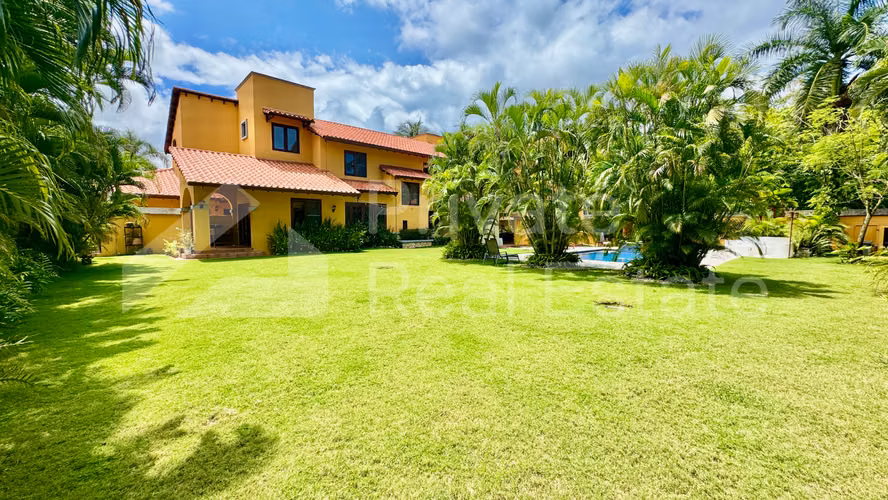 SE VENDE CASA EN MAGNOLIAS COSTA DEL ESTE