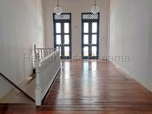 Oficina Comercial en Alquiler en Casco Antiguo JG