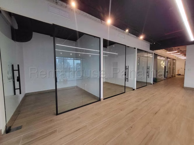 Oficina Comercial en Alquiler en Calle 50 JG