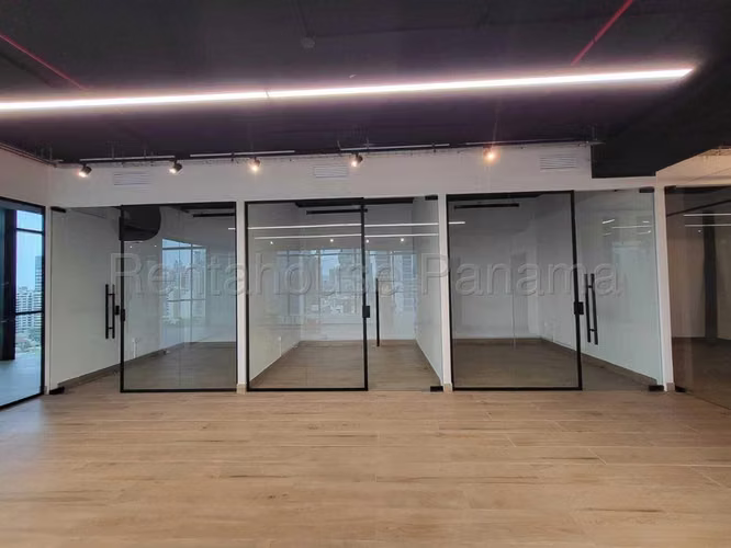 Oficina Comercial en Alquiler en Calle 50 JG