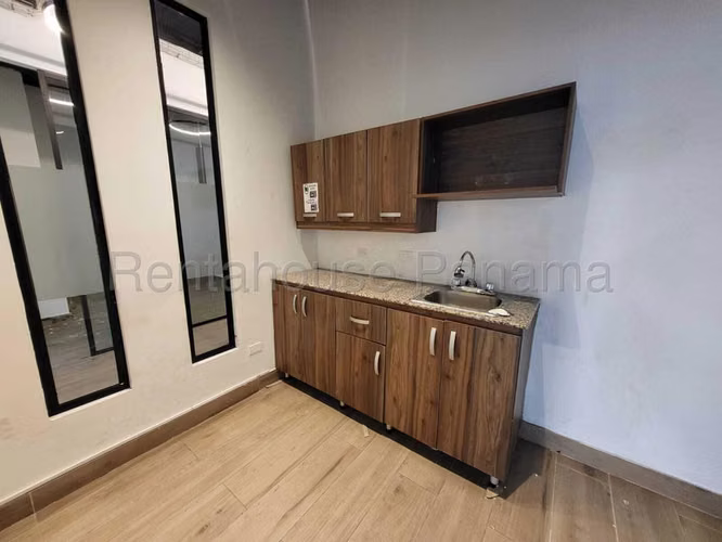 Oficina Comercial en Alquiler en Calle 50 JG