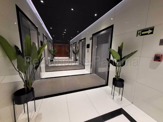 Oficina Comercial en Alquiler en Calle 50 JG