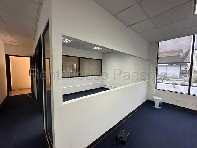 Oficina Comercial en Alquiler enObarrio JG