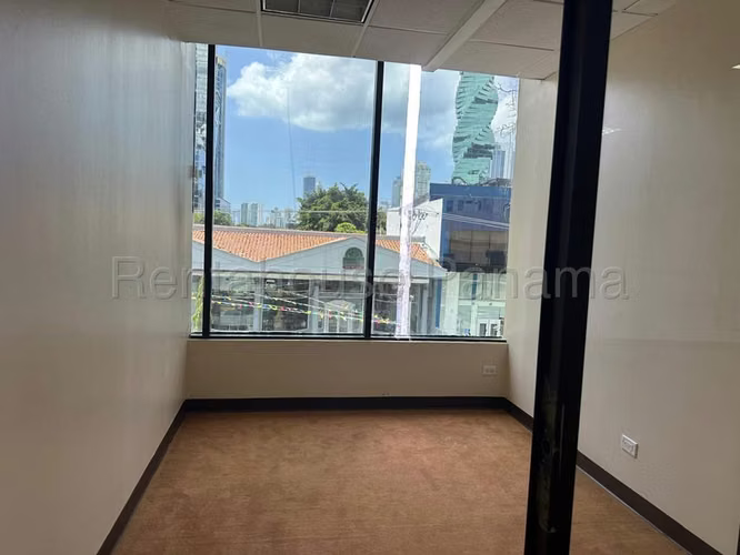 Oficina Comercial en Alquiler enObarrio JG