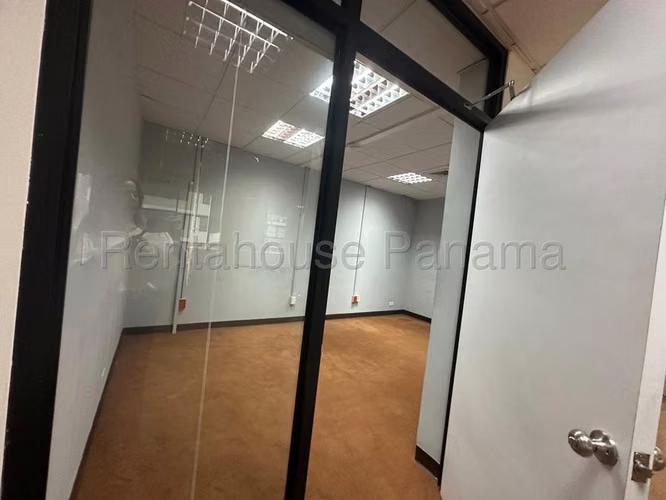 Oficina Comercial en Alquiler enObarrio JG