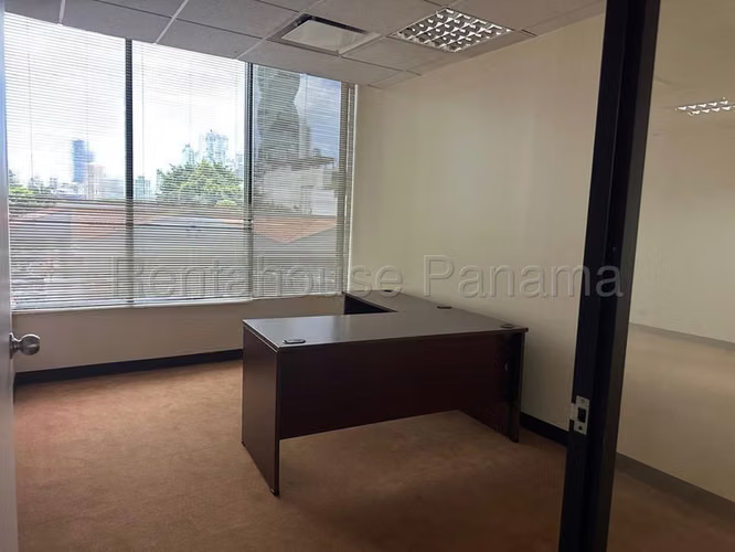 Oficina Comercial en Alquiler enObarrio JG
