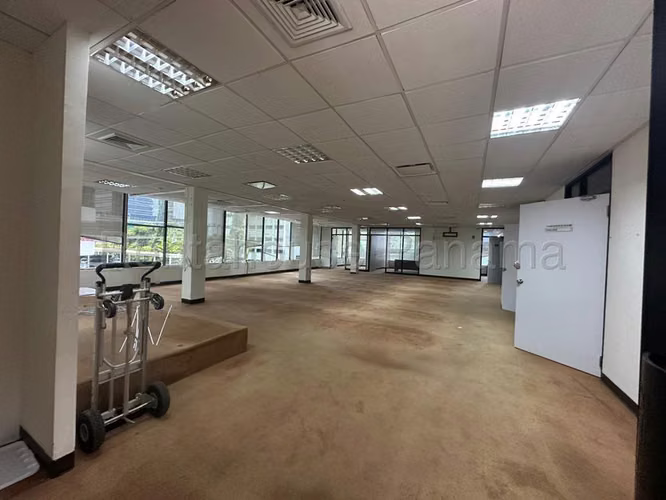 Oficina Comercial en Alquiler enObarrio JG