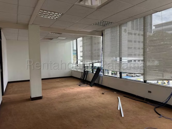 Oficina Comercial en Alquiler enObarrio JG