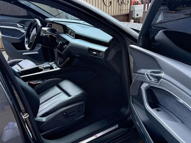 Audi e-tron S Sportback S Eléctrico | 400 autonomia | 500 HP | 4.5s de 0-100KM/H