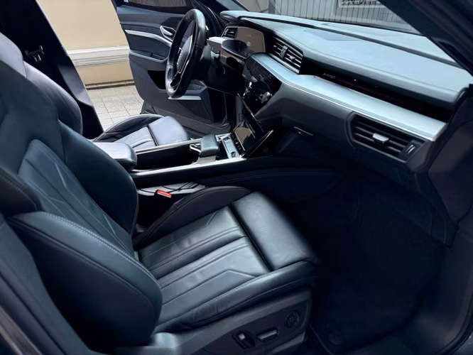 Audi e-tron S Sportback S Eléctrico | 400 autonomia | 500 HP | 4.5s de 0-100KM/H