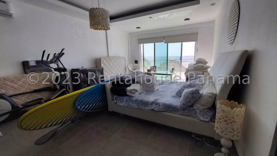 Venta de hermosa casa de 2 niveles de 750m² frente al mar en Gorgona - Chame 26JSS5699