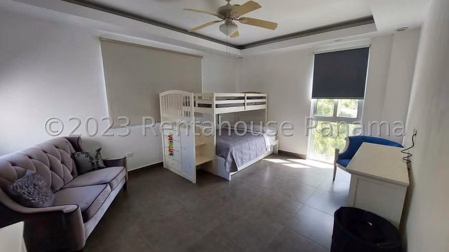 Venta de hermosa casa de 2 niveles de 750m² frente al mar en Gorgona - Chame 26JSS5699