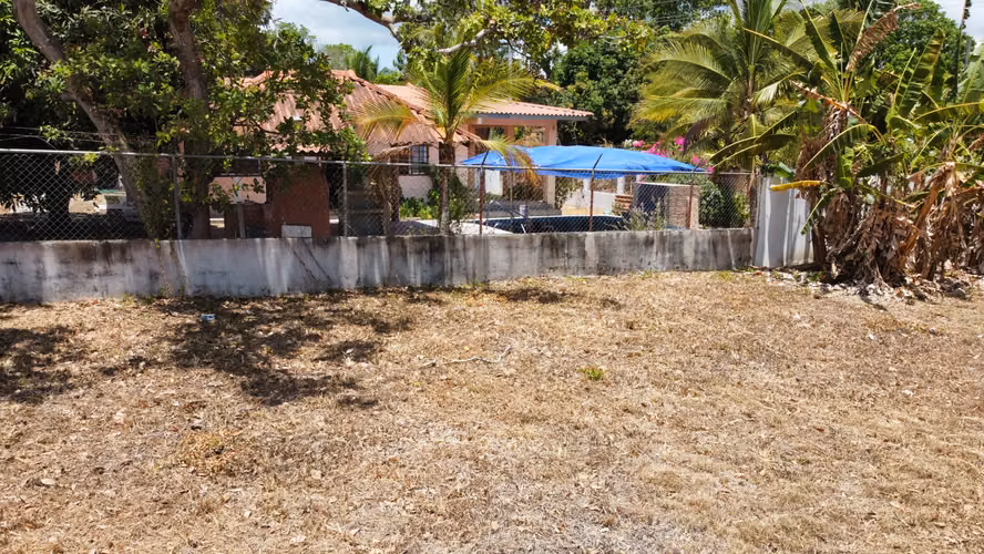  Terreno a pasos de la playa en Gorgona – listo para construir 