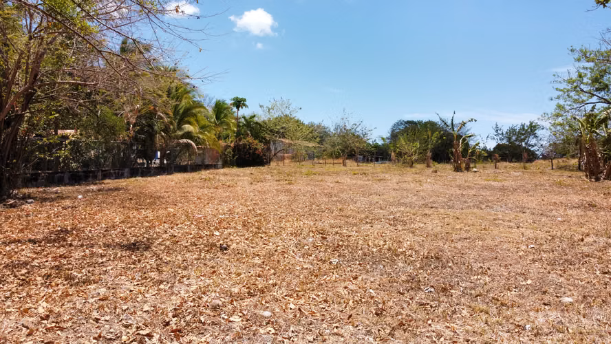  Terreno a pasos de la playa en Gorgona – listo para construir 