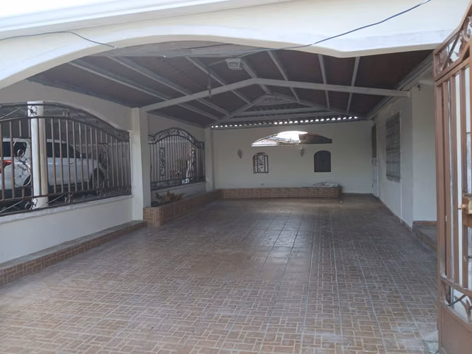 Casa en San Antonio Camino Real! Cerca del Metro y Centros Comerciales, Calle sin salida - Imagen 7
