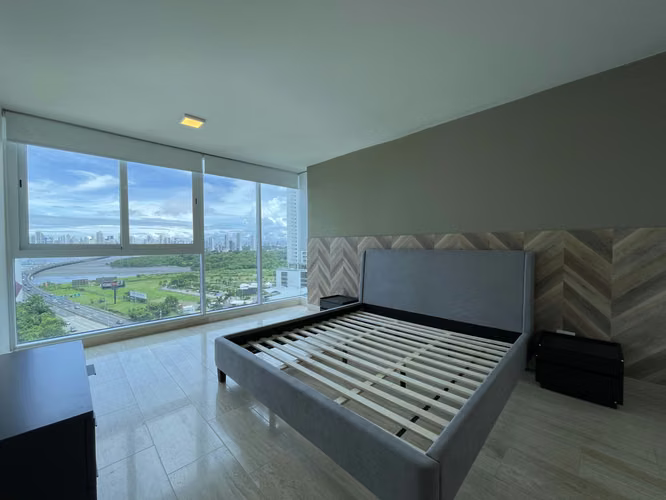 Venta de Amplio Apartamento en  The Regent, Costa del Este