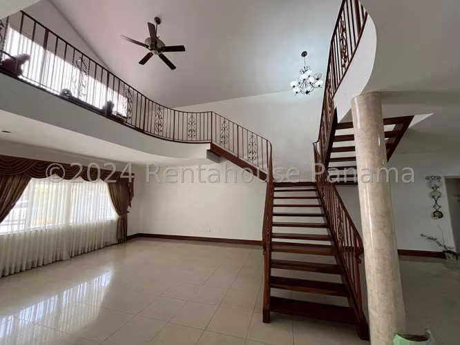 VENTA DE CASA EN LAS CUMBRES MCD24-8942