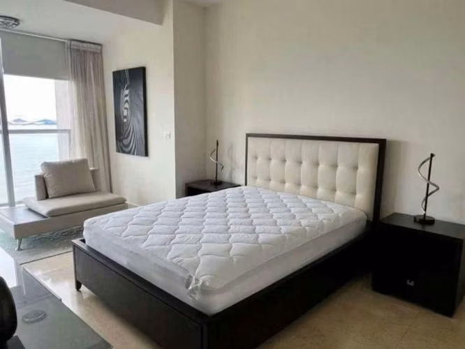 Venta Apartamento con Vista Al Mar en Av Balboa PH Yoo