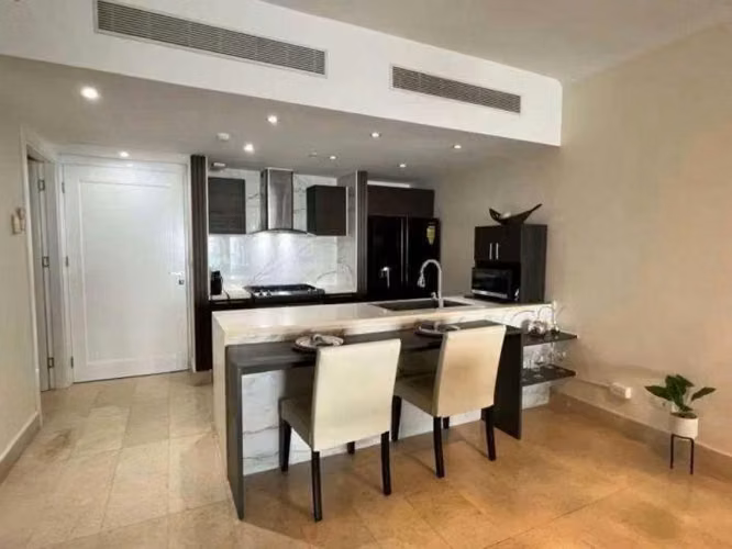 Venta Apartamento con Vista Al Mar en Av Balboa PH Yoo