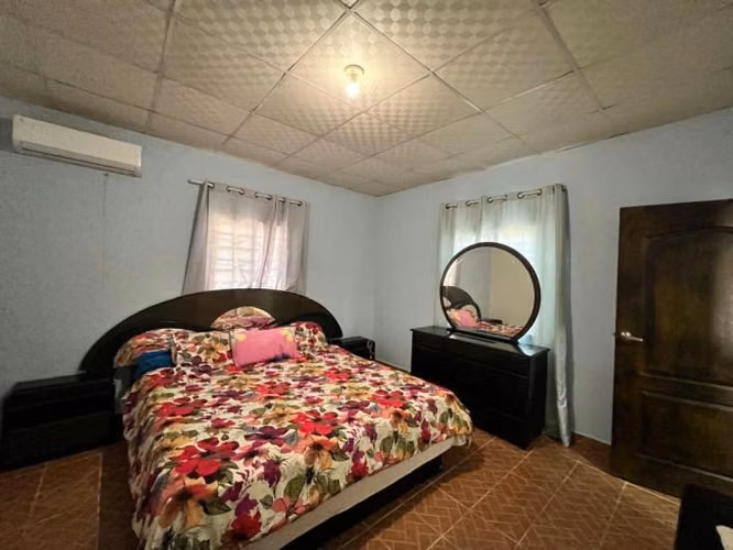 Venta de Casa con Amplio Terreno en Gorgona