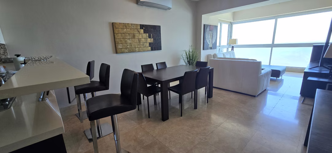 Vendo PH Vista del Mar remodelado en Av. Balboa de 1 recamara - Imagen 4