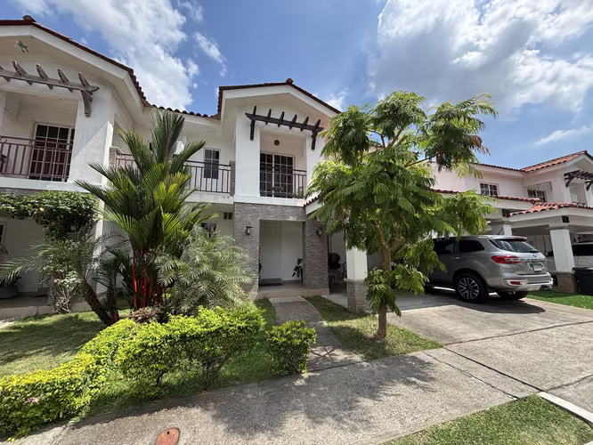 Venta de Casa en Quintas de Versalles