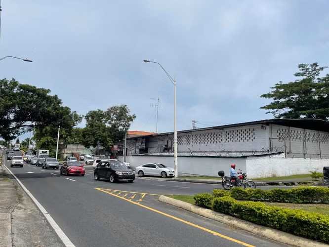 Casa para uso como Galera en venta – Ubicación estratégica y alto potencial - Parque Lefevre - Imagen 8