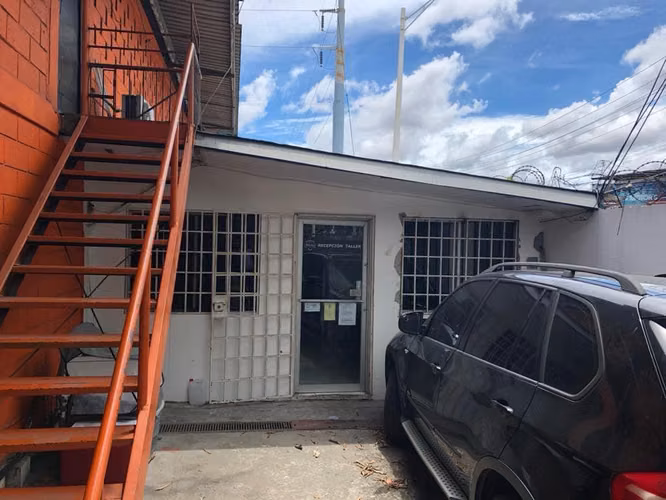 Casa para uso como Galera en venta – Ubicación estratégica y alto potencial - Parque Lefevre - Imagen 15