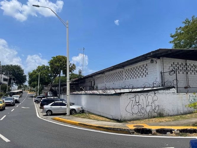 Casa para uso como Galera en venta – Ubicación estratégica y alto potencial - Parque Lefevre - Imagen 17