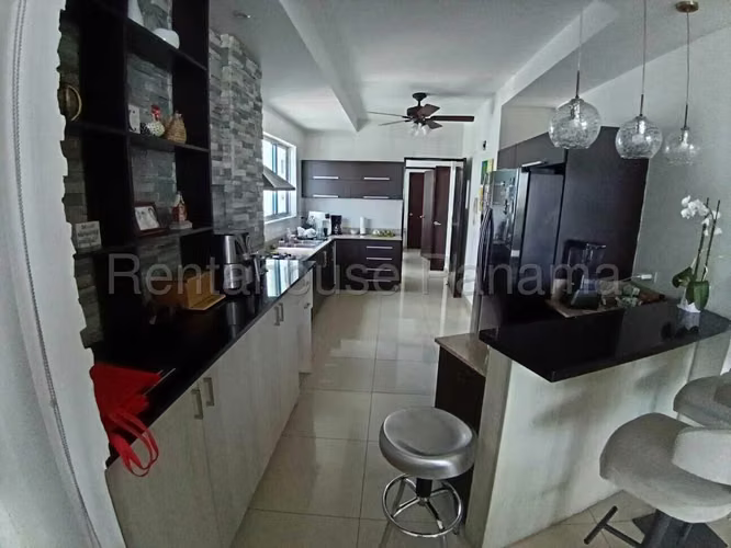 Se Vende Apartamento en San Francisco YDU