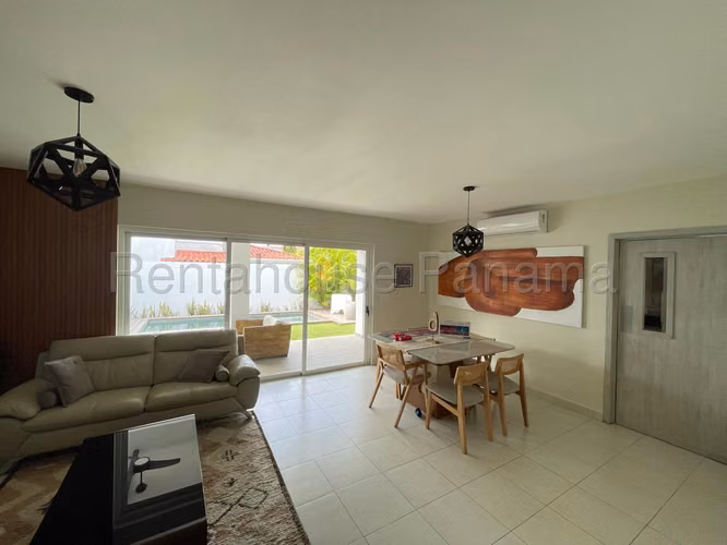 Se Vende Casa en Versalles YDU