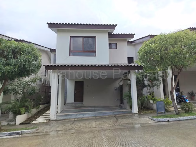 House for Sale in Brisas Del Golf JG