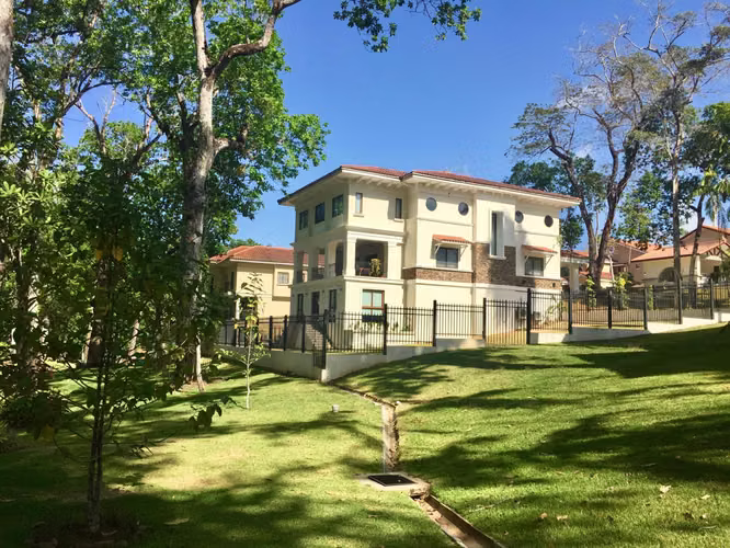 Terreno En Venta En Clayton SYH