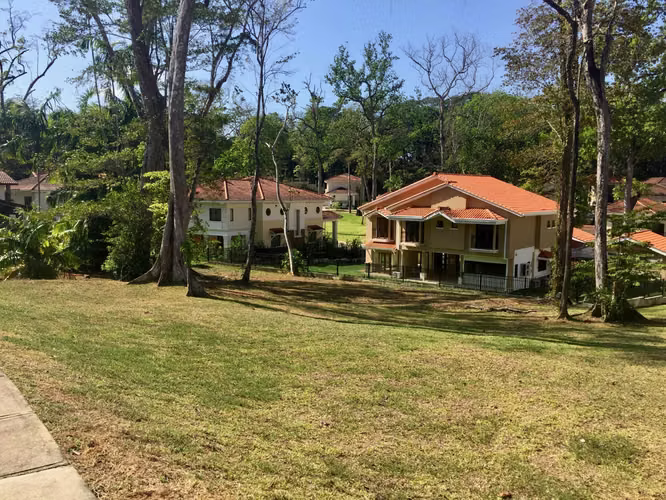 Terreno En Venta En Clayton SYH