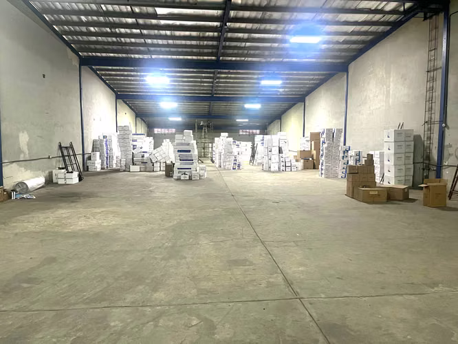 SE ALQUILA / VENDE BODEGA EN FRANCEFIELD ZONA LIBRE - Imagen 5