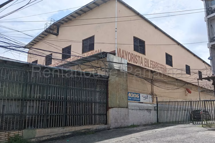 Galera Comercial En Venta En Pueblo Nuevo SYH