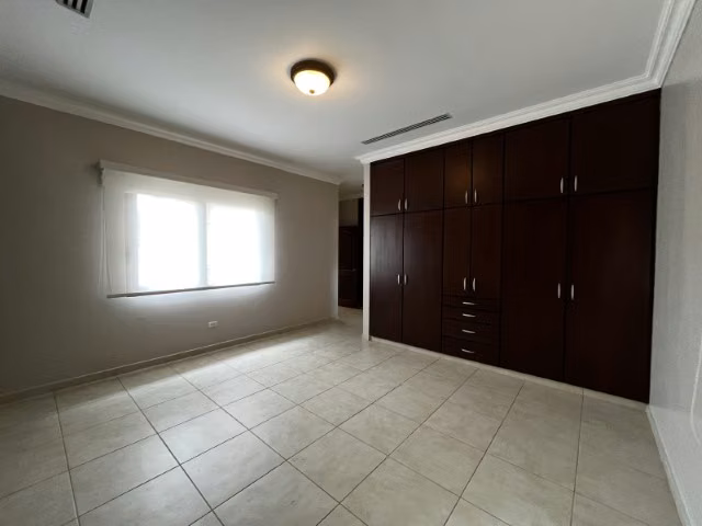 Casa en Camino de Cruces de 2 niveles con amplio jardin (venta)