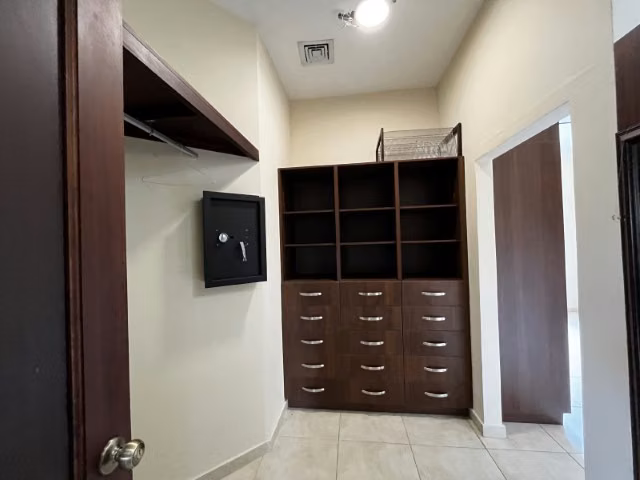 Casa en Camino de Cruces de 2 niveles con amplio jardin (venta)