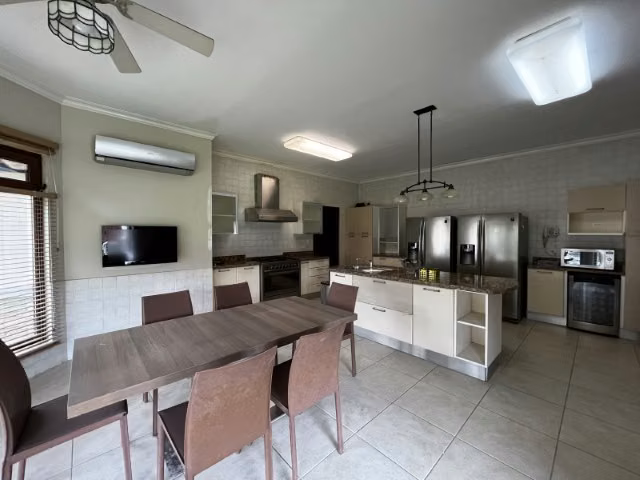 Casa en Camino de Cruces de 2 niveles con amplio jardin (venta)