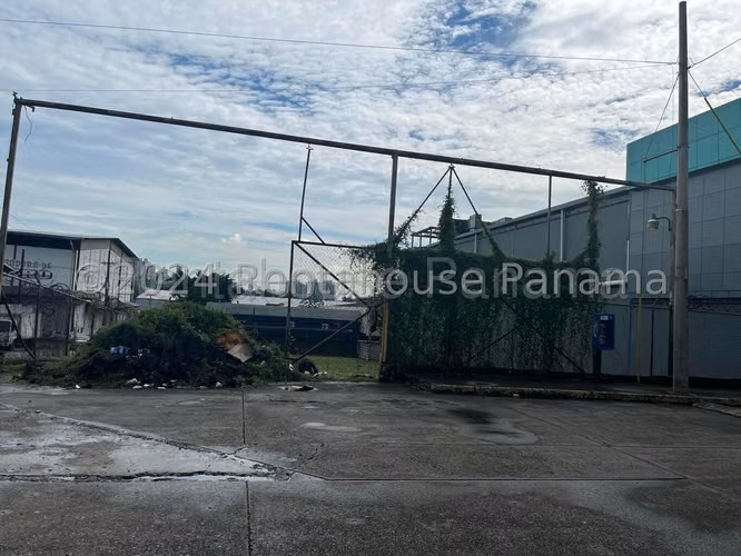 Terreno Comercial En Venta En Ricardo J. Alfaro SYH